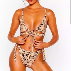 - NASTY GAL DALMATIAN “LETS GO TO THE BEACH” TIE BIKINI TOP 10US